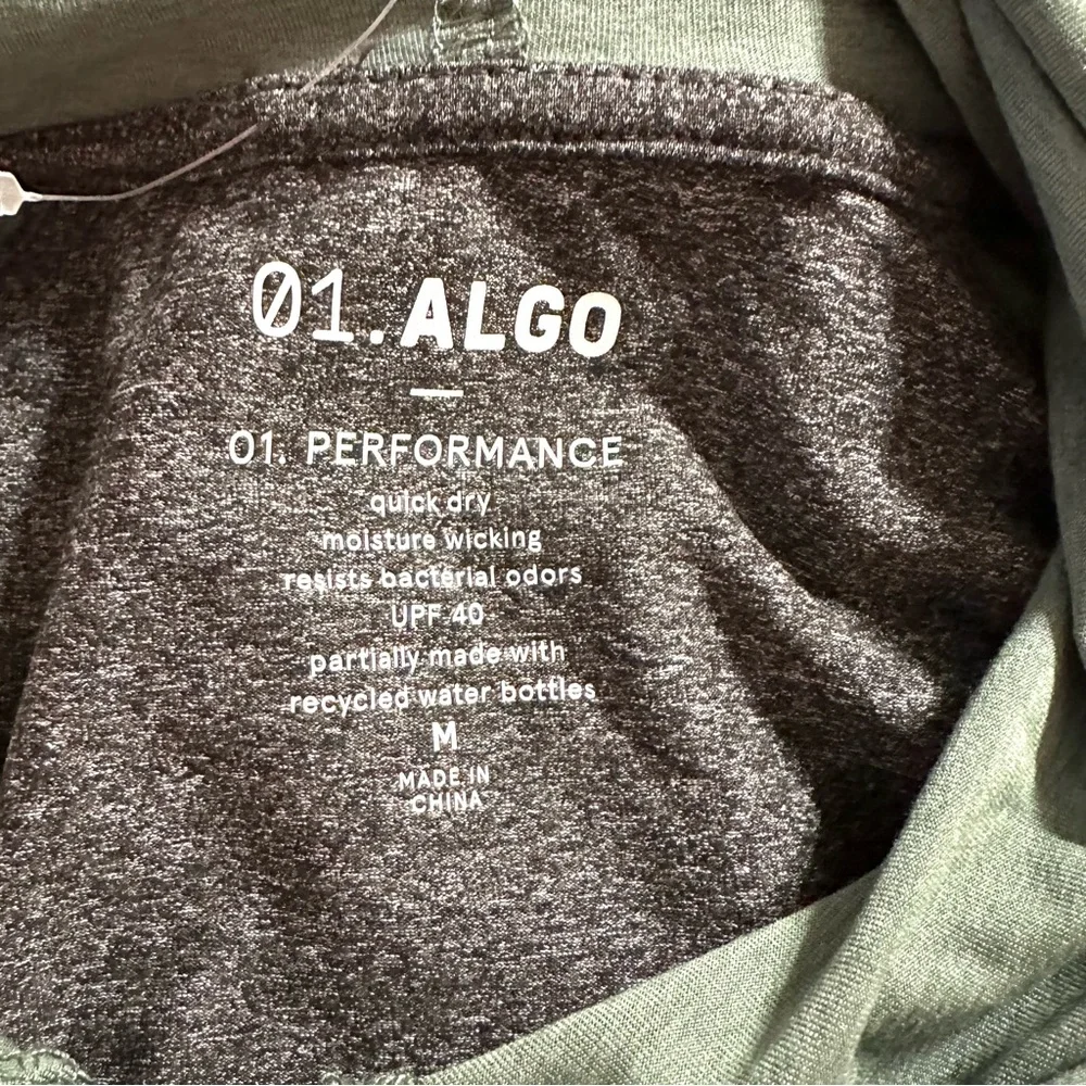 01.ALGO AlgoFlex Willis Colorblock
Lightweight Performance Hoodie Mens Med. NWT - Picture 4 of 10